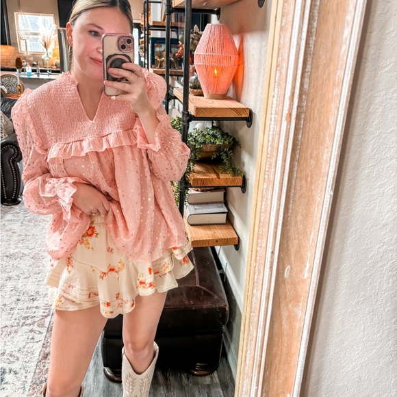 ⭐️ COLLETTA STAR PRINT RUFFLE BLOUSE ⭐️ - Picture 2 of 5